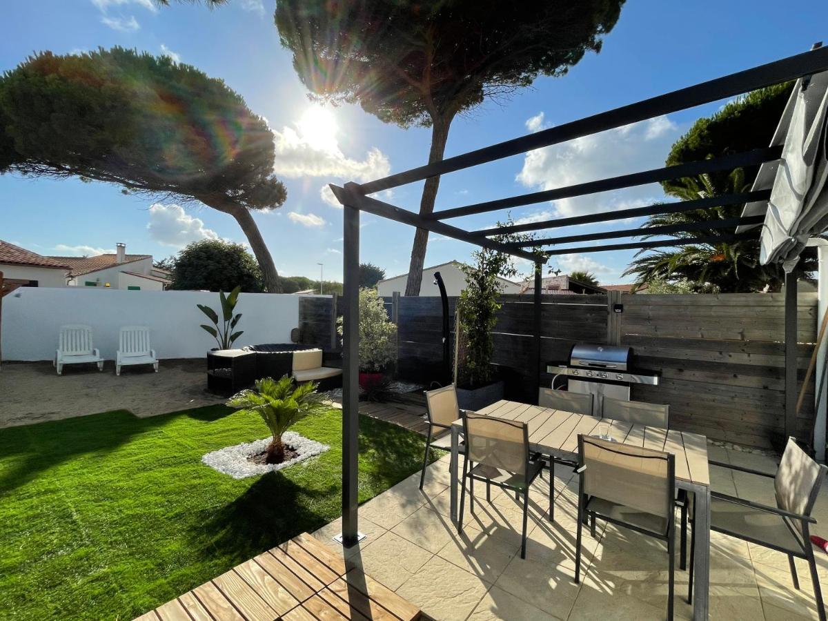 Maison avec spa idéalement placée au bois plage Le Bois-Plage-en-Ré Esterno foto